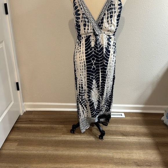 Signature by Sangria Black and White V-Neck Maxi Sundress - Picture 4 of 5